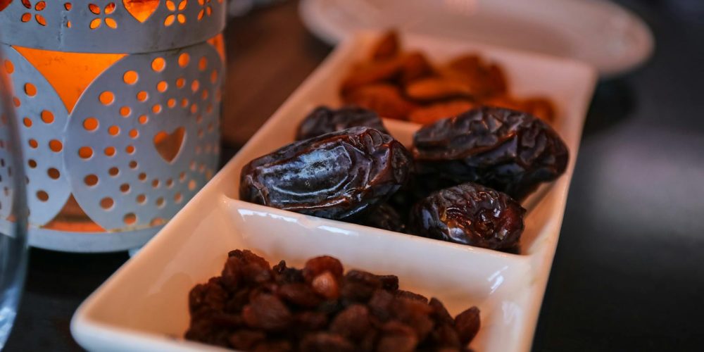 Close-up of dried dates and lantern symbolizing Ramadan traditions. Ideal for festive themes.