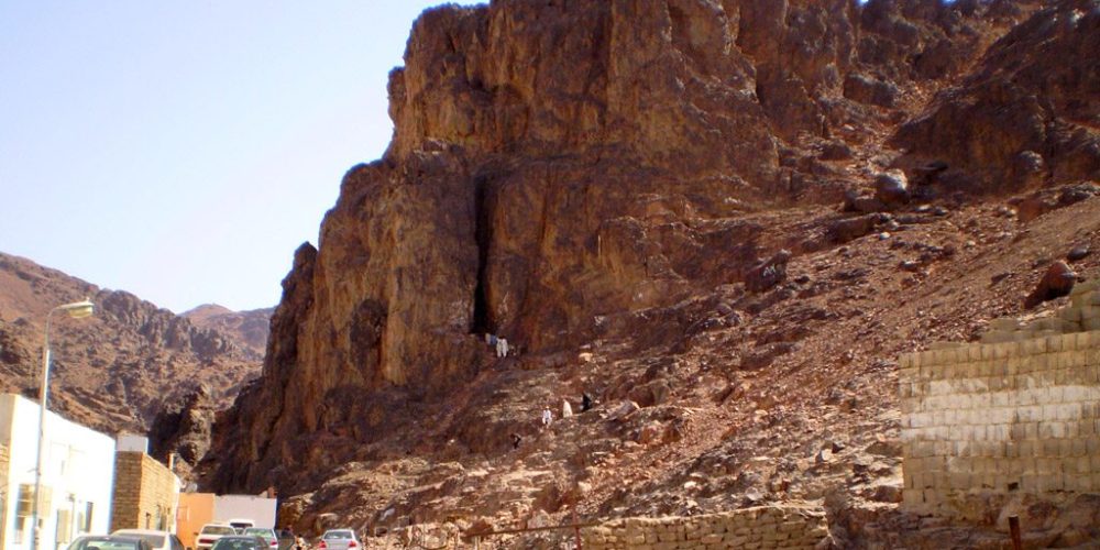 Cave-of-Mount-Uhud-1024x607